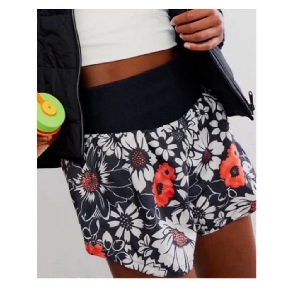 Free People movement Carpe Diem Printed Shorts tuxedo daisy combo Sz XL NWOT - Picture 4 of 7